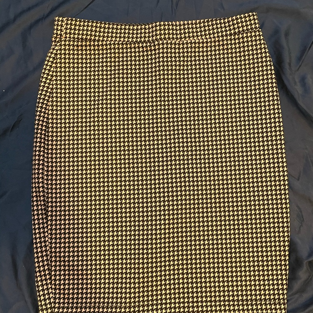 Houndstooth Pencil Skirt